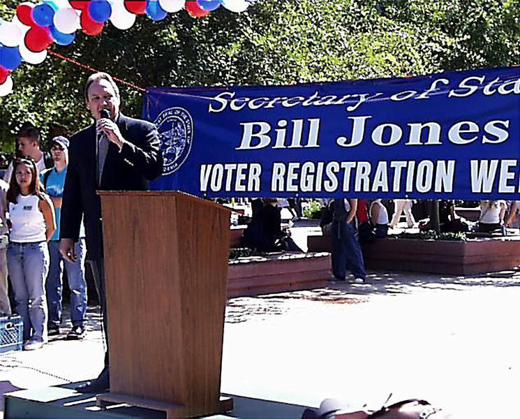Image: Joust the vote:Secretary of State Bill Jones speaks to Sacramento State in hopes of registering voters.: