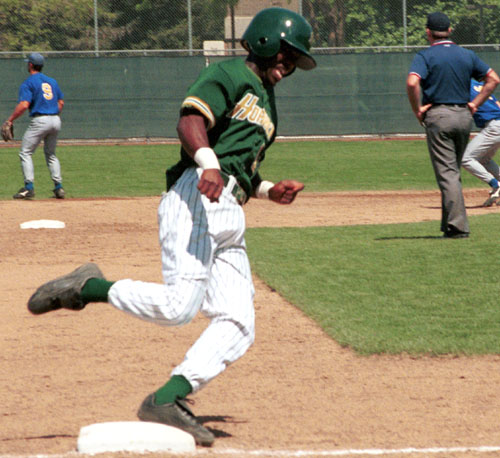 Image: Freshman Kinsey earns first win but Sac State drops two of three:Hornet senior Aurelio Jackson rounds third base and heads for home, on Sunday.: