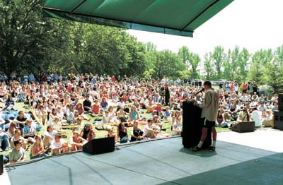 Image: Woody lights up Sac State:Harrelson looks out over the crowd during his speech.: