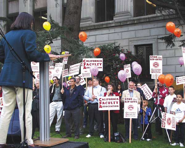Image: Union pickets Chancellor:Photo by Deseret Palmer/State Hornet: