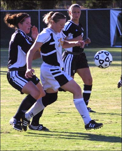 Image: Wrightsmans JournalSixth Entry:Hornet forward Lisa Wrightsman (with ball). Photo by Sara RomanoState Hornet: