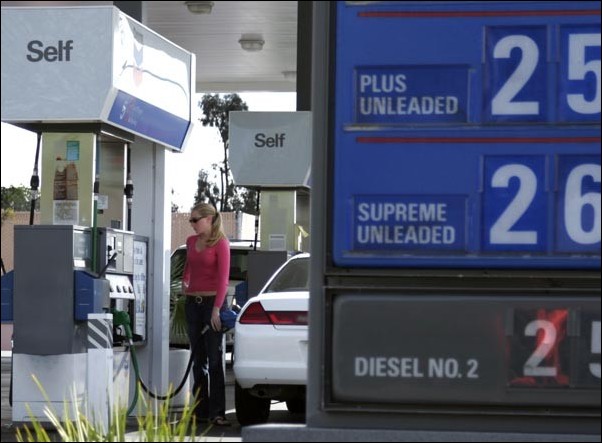 Image: Full tanks empty piggy banks:Sacramento State student Jennifer Nielsen fills her gas tank at a local Chevron station. Joseph Montalvo/State Hornet:
