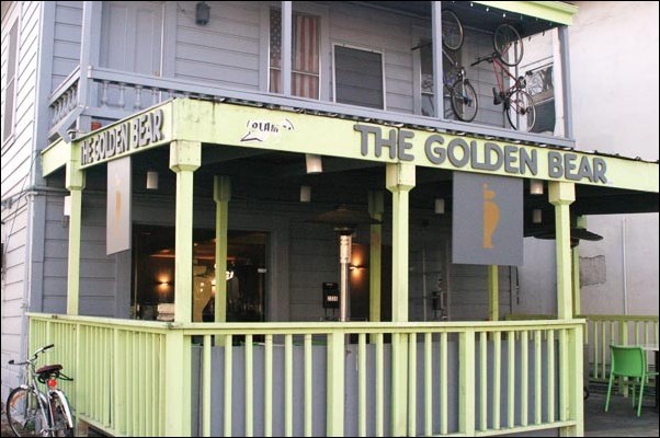 Image: The in-between:The Golden Bar offers casual entertainment for your drinking pleasure.  Crystal BeyerState Hornet: