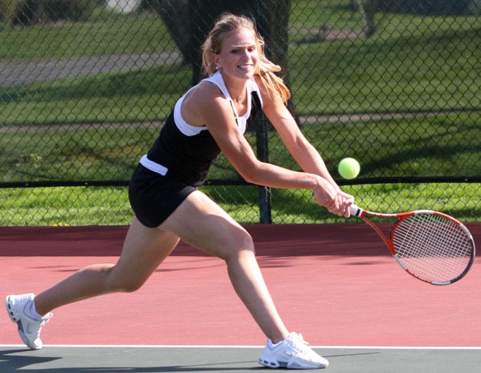 Senior+Cecilia+Helland+backhands+the+ball+in+her+match.%3A