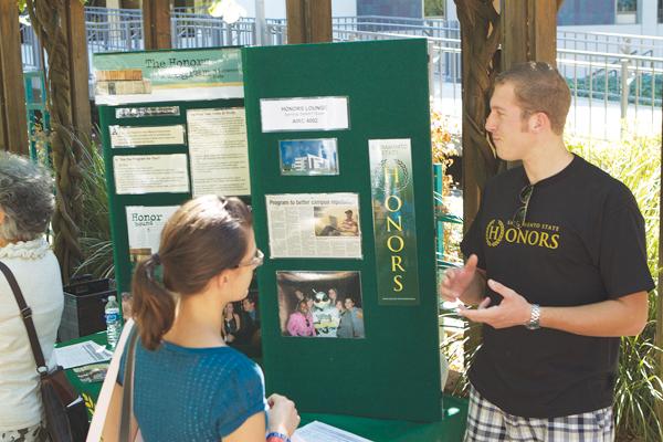 Honors Program:Sophomore biology major Scott Hougham talks to a student about the Honors Program during Preview Day last week. :Daniel Ward - State Hornet 