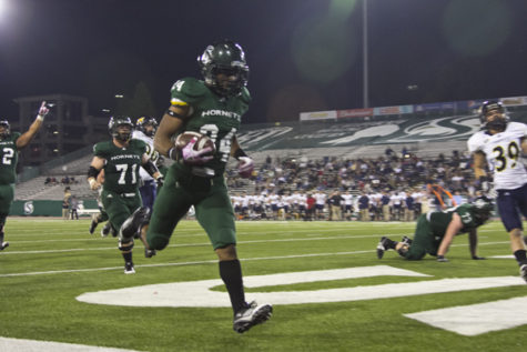 Hornets drop second straight; lose 27-26 against NAU