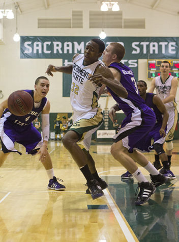 Men’s basketball can’t stop league-leading Weber State, still winless in conference