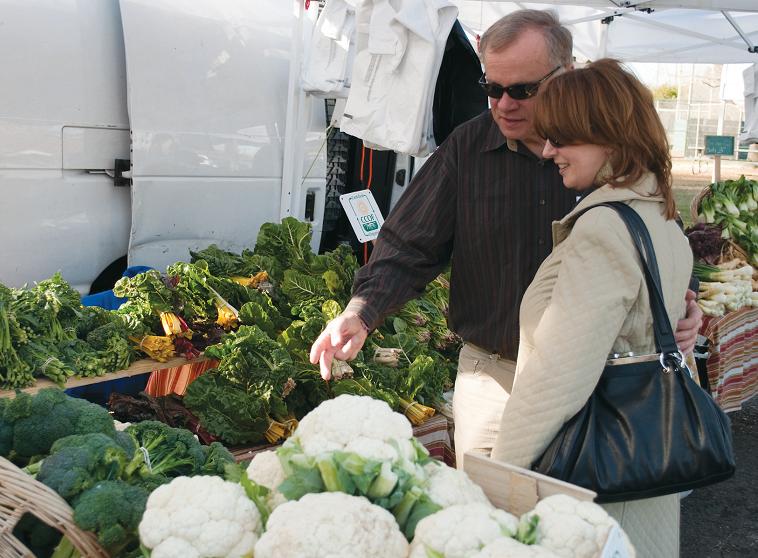 Customers browse the selection of produce from Rio de Parras
Organics in the Carmichael Park farmers market.
