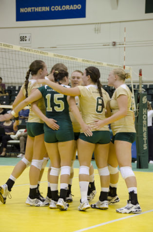 Volleyball prepares for tourney in Fresno