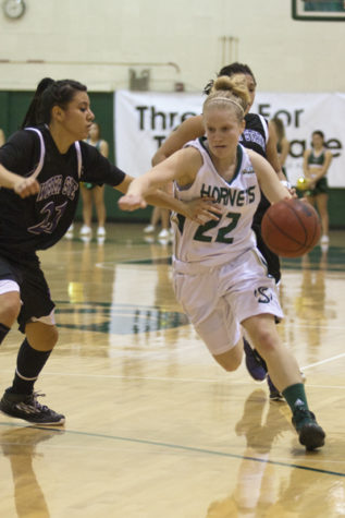 Women’s basketball eclipses 100 points in win against Weber State