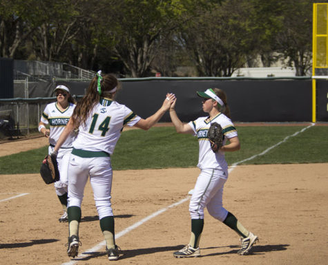 Softball wins on game-ending error against CSU Bakersfield