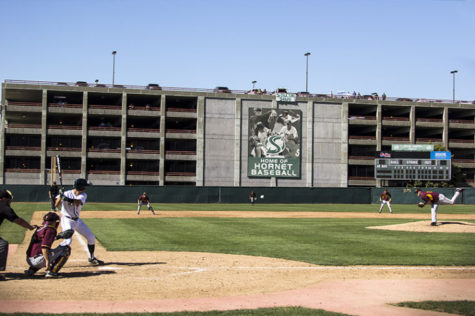 Hornet baseball loses in extra innings to Minnesota