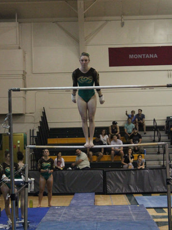 Gymnastics sets new school record of 196.000 in senior meet