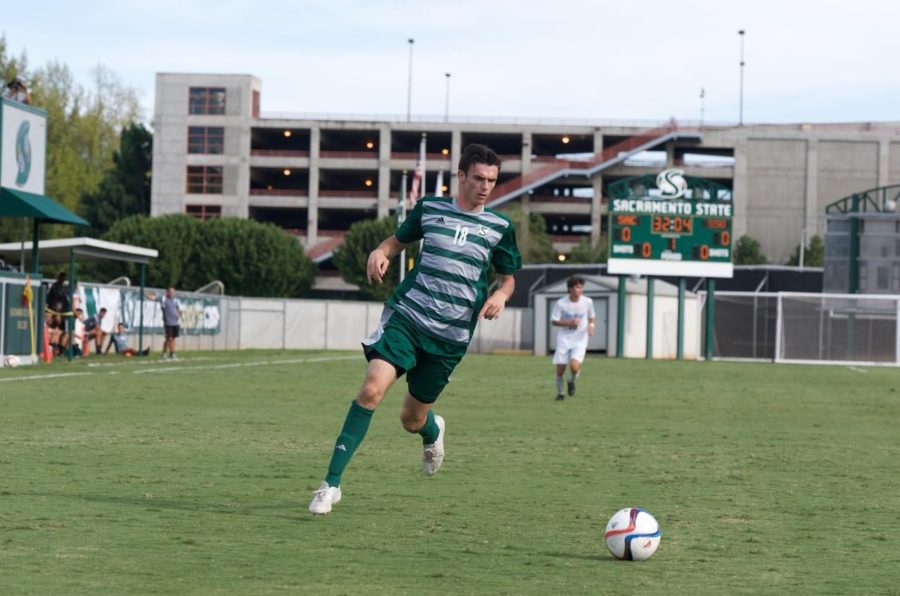 Sacramento+State+forward+Brad+Bumgarner+runs+with+the+ball+during+an+exhibition+match+on+Sunday%2C+Aug.+23+at+Hornet+Soccer+Field.+It+was+the+second+of+two+exhibition+matches+played+at+Sac+State+before+the+season+began.