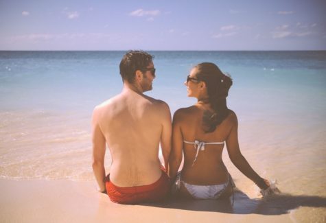 Why you should hold off on a college relationship
