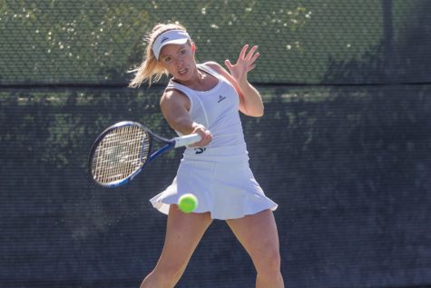 Women’s tennis team falls 4-3 to Nevada for sixth-straight loss