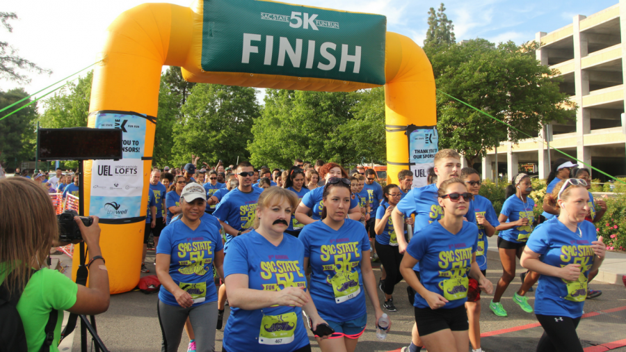 Runners begin the 5K in front of The WELL on May 4. (Photo by Khanlin Rodgers)