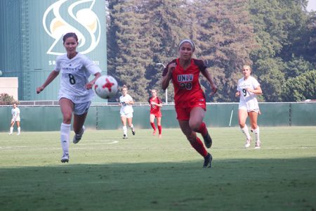Women’s soccer team edged 1-0 by undefeated Texas