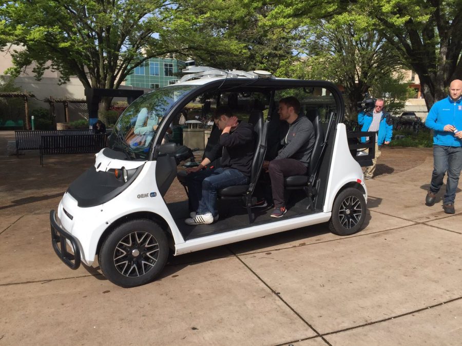 Bay+Area-based+Varden+Labs+brought+the+all-electric%2C+self-driving+shuttle+for+a+two-day+demo+at+Sacramento+State+in+March+2016.+The+shuttle+can+seat+up+to+four+passengers+%E2%80%94+including+a+backup+driver+%E2%80%94+and+uses+motion+sensors+to+detect+surrounding+traffic+on+campus.