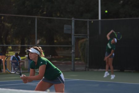 Women’s tennis team wins doubleheader over UC Irvine, Eastern Washington