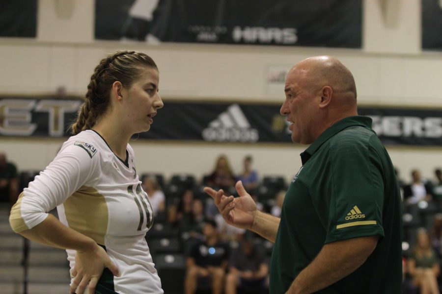 Sac+State+freshman+setter+Ashton+Olin+talks+to+head+coach+Ruben+Volta+during+a+timeout+in+the+fourth+set+of+the+Hornets+four-set+loss+to+UC+Davis+on+Tuesday+at+Colberg+Court.