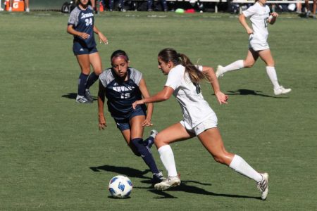 Women’s soccer scores three goals in 10 minutes, collects first win