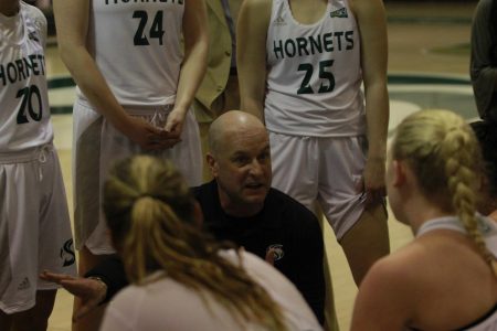 Hornets fall short of upsetting first place Idaho Vandals