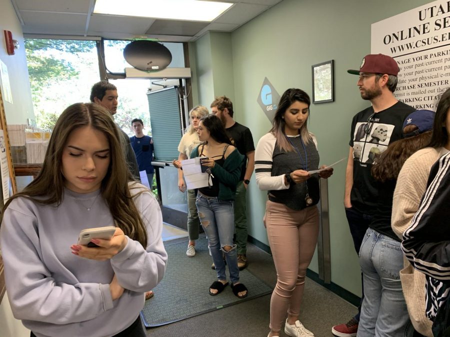 Students wait in line at the Sac State UTAPS office on Thursday, March 12. UTAPS extended the last date to get a 50% refund on spring parking permits to March 20 after initially stating it was March 13.