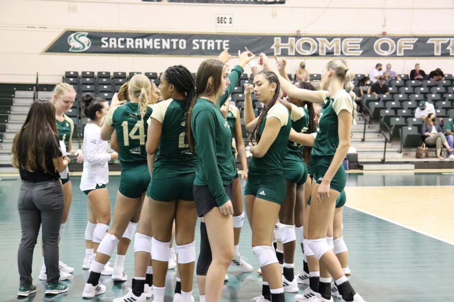 The Sacramento State women’s volleyball team huddles with their stingers up during a timeout in a game against CSU Northridge in  the Sacramento State invitational tournament on Sept. 10, 2021. The team lost both of their first Big Sky conference games over the weekend, 2-3 in the first match against Idaho State and 1-3 in its match against Weber State. 
