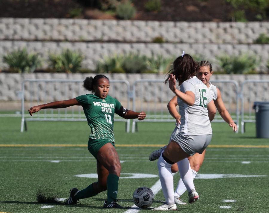 Senior forward Ele Avery dribbling through defenders Sunday, Sept. 26, 2021 at Hillsboro Stadium. The Hornets fell to the Vikings in a disappointing 4-2 to open Big Sky play.
