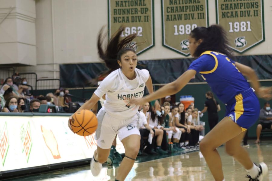 Senior+guard+Jazmin+Carrasco+drives+to+the+basket+against+San+Jos%C3%A9+State+on+Sunday%2C+Nov.+14%2C+2021%2C+at+the+Hornets+Nest.+Sacramento+State+defeated+the+Spartans+in+a+thrilling+75-65+victory.%0A