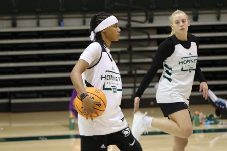 Graduate guard Lianna Tillman (left) and senior guard Summer Menke get ready to go in for five-on-five drills at practice in the Hornets Nest on Oct. 26, 2021. Menke and Tillman will get the opportunity to show their leadership against Cal on Nov. 9.

