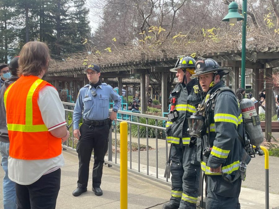 Sacramento Fire Department stands outside the Sac State Library with Community Service officers and staff members after the library was suddenly evacuated Wednesday, Feb. 9. The fire department arrived on the scene quickly and gave the all clear after just a few minutes for students and staff to return to the building.