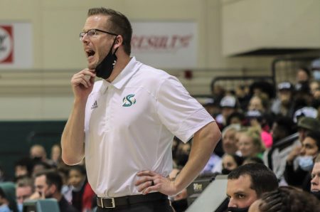 Head coach Mark Campbell yells offensive plays to his team against San José State on Sunday, Nov. 14, 2021. The Hornets defeated the Spartans 75-65 after a fourth-quarter surge. (Jordan Latimore)

