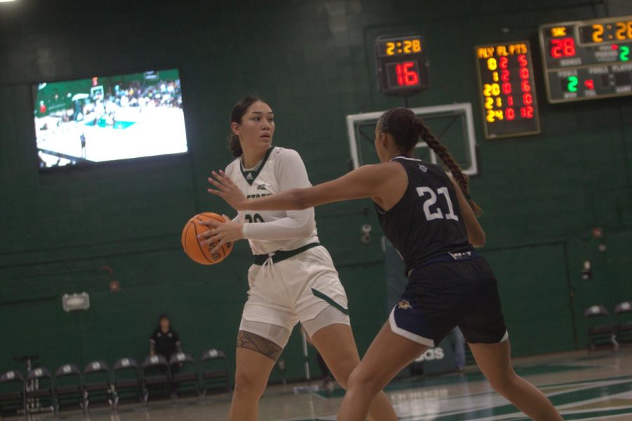 Sophomore forward Katie Peneueta surveys the court against UC Irvine, in the Hornets 60-58 loss at The Nest at Sacramento State on Nov. 12, 2022. Peneueta had 12 points on four three pointers.