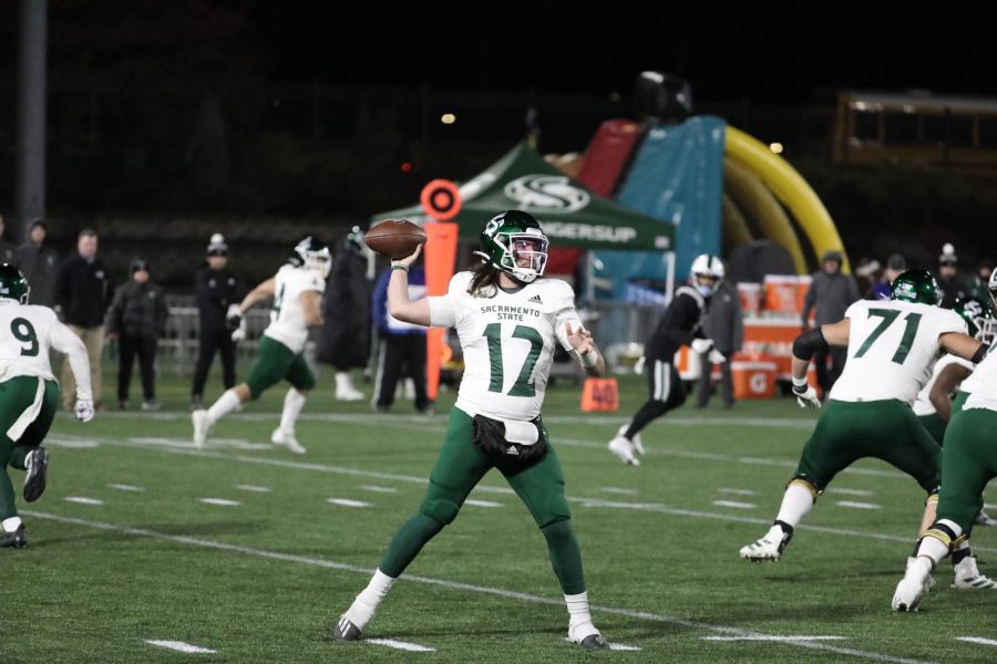 Sac+State+senior+quarterback+Jake+Dunniway+passing+from+the+pocket+against+Portland+State+Friday%2C+Nov.+11%2C+2022%2C+at+Hillsboro+Stadium.+The+Hornetss%E2%80%99+45-17+win+tied+the+school+record+for+wins+in+a+single+season+with+10.+%0A