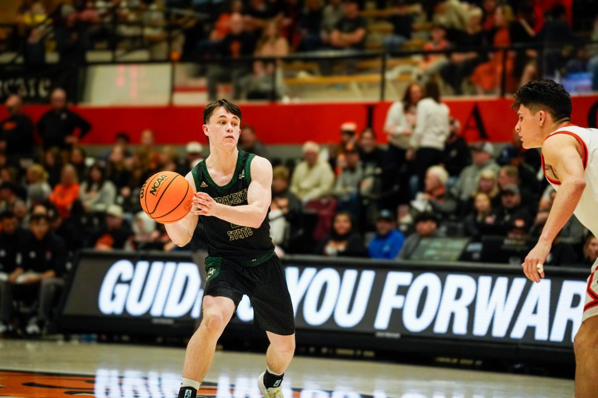 Sophomore guard Bailey Nunn reads the Idaho State defense on Feb. 22, 2025. The Hornets dropped to 7-21 in their most recent loss against Idaho State.