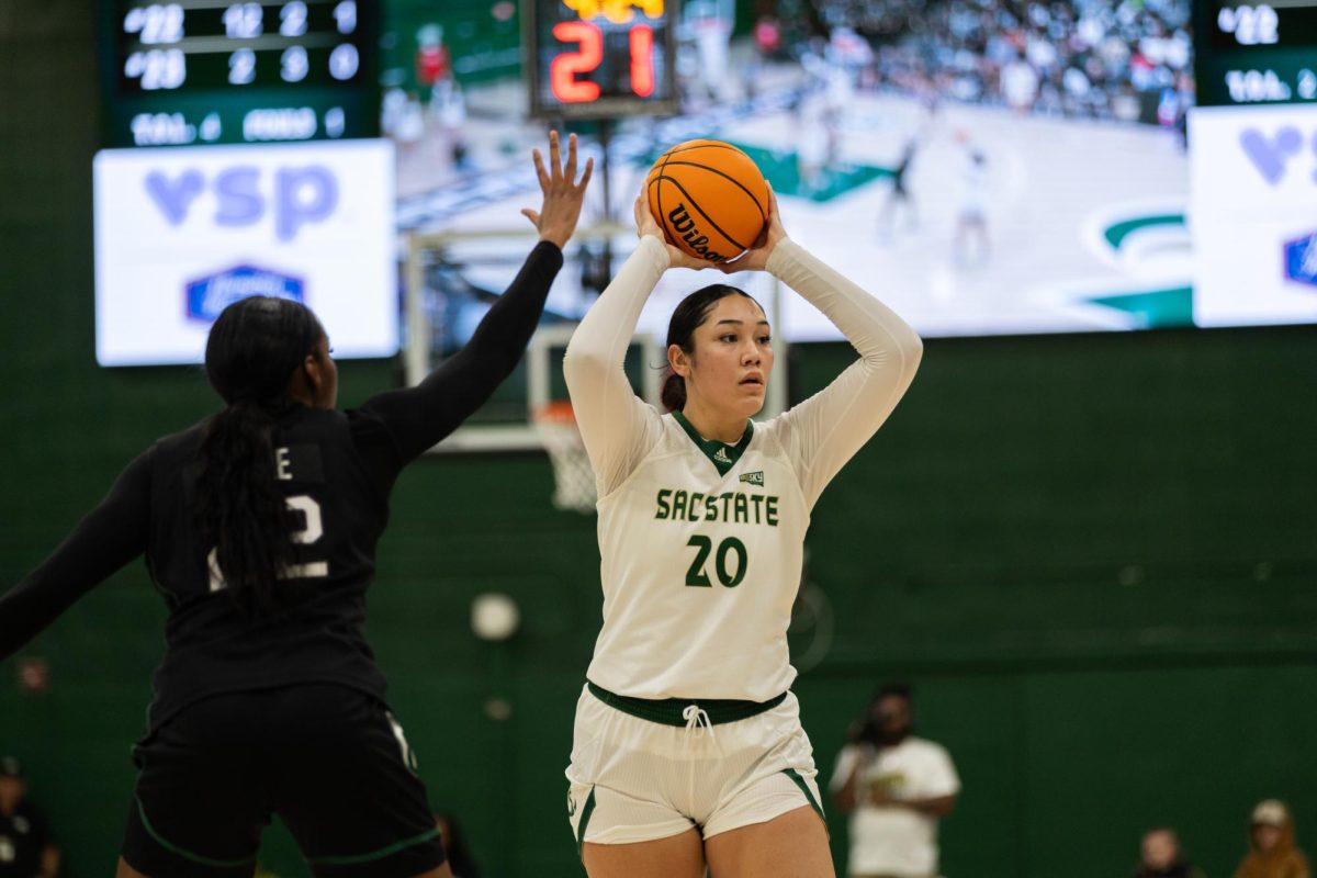 Senior forward Katie Peneueta surveys the Viking defense Monday, March 3, 2025. She finished the game with six points, but recorded five blocks.