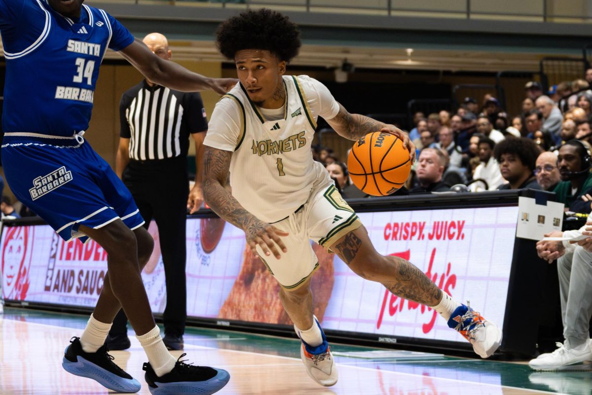 Sophomore guard Mikey Williams drives to the hoop against Santa Barbara Thursday, Nov. 11, 2025. Williams had 30 points against the Gauchos, his career high prior to the game against Idaho State. 